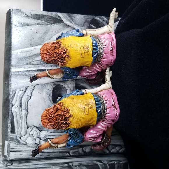 Shelf-Sitter Skeletons - Picture 10 of 12